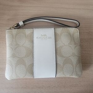 NWT COACH WRISTLET